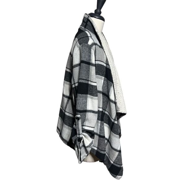 The Impeccable Pig Long Sleeve Plaid Flannel Sherpa Size Medium - Picture 2 of 4